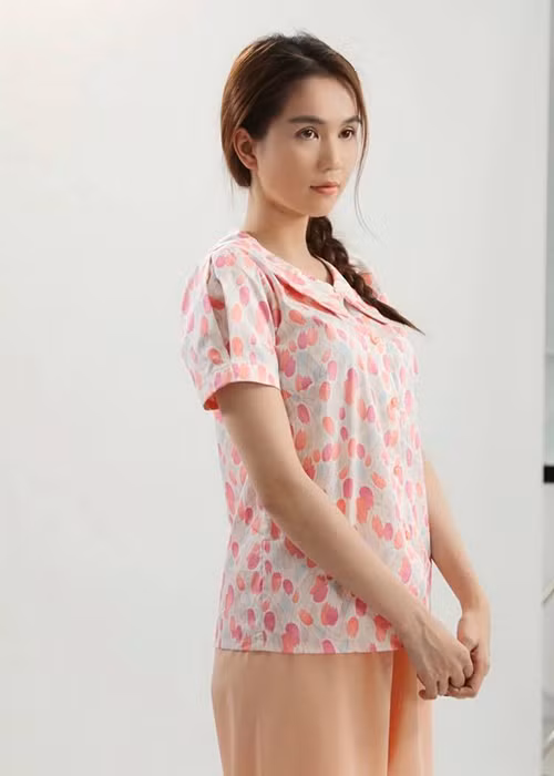 Ngoc Trinh khoe anh hoa gai que sau on ao hon moi be trai