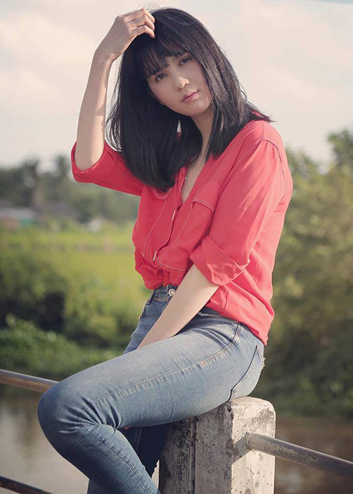 Sau "Vòng eo 56", Ngọc Trinh tiếp tục hóa gái quê trong phim "Vu quy đại náo". Ảnh: Dân Việt