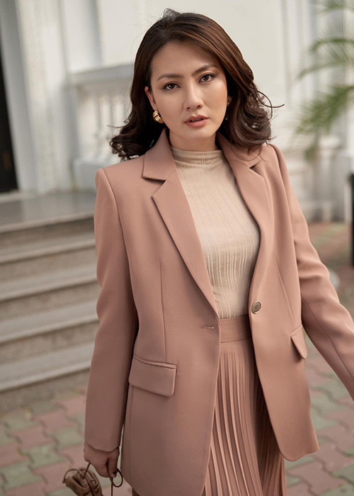 Ngọc Lan dự tính tổ thức tiệc để mời ê-kíp phim “Luật trời” ăn mừng đã có 4 giải thưởng cho phim và cho cá nhân trong năm. Thế nhưng khi dịch COVID-19 tái bùng phát, nữ diễn viên thông báo hoãn buổi tiệc vì an toàn của bản thân và cộng đồng.