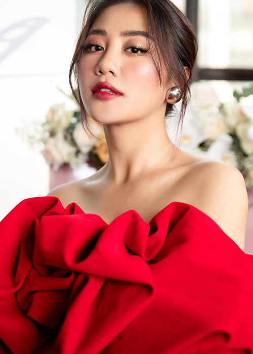 Văn Mai Hương không tổ chức buổi họp báo ra mắt album vào ngày 31/1 tại Hà Nội. Theo Vietnamnet, trước khi hủy show, ê-kíp của nữ ca sĩ chuẩn bị sân khấu đặc biệt để trình diễn những ca khúc mới nhất nằm trong album thứ ba trong sự nghiệp.