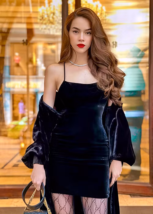 Ca sĩ Hồ Ngọc Hà khéo khoe đường cong quyến rũ sau hơn 2 tháng sinh đôi.