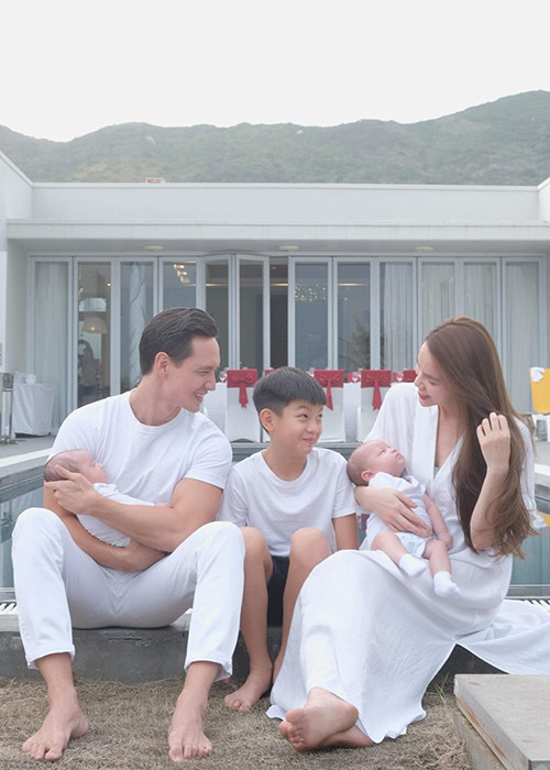 Gần đây, tại một sự kiện, Hồ Ngọc Hà cho biết, cô và Kim Lý sẽ tổ chức đám cưới nếu như các con yêu cầu.