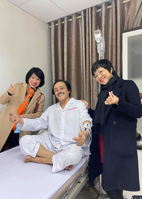 Một số nghệ sĩ thân thiết vào thăm Giang Còi ở bệnh viện như Thảo Vân, Chiều Xuân...