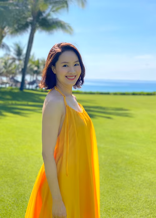 Minh Châu của "Hướng dương ngược nắng" khoe vẻ gợi cảm trong một chuyến nghỉ dưỡng.