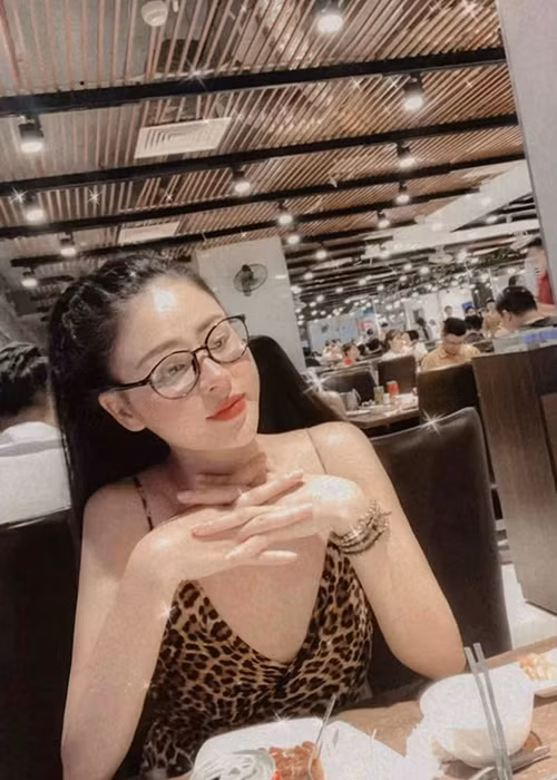 Lương Thu Trang hiện là bà mẹ một con.