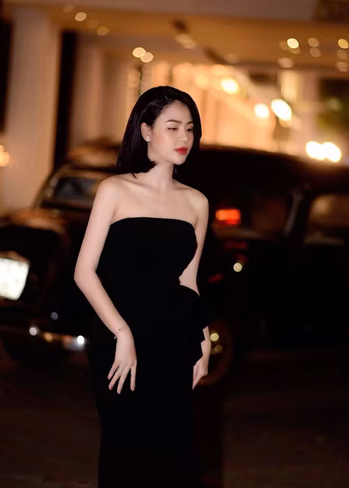 Đóng phim "Hướng dương ngược nắng", Lương Thu Trang kém Hồng Diễm 8 tuổi.