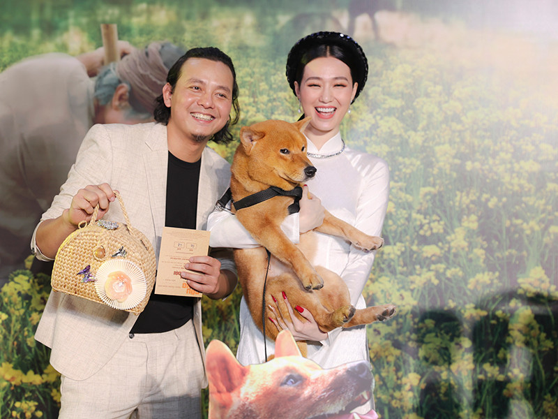 Nhiều nghệ sĩ đến chúc mừng buổi ra mắt phim "Cậu Vàng" ở TP.HCM.