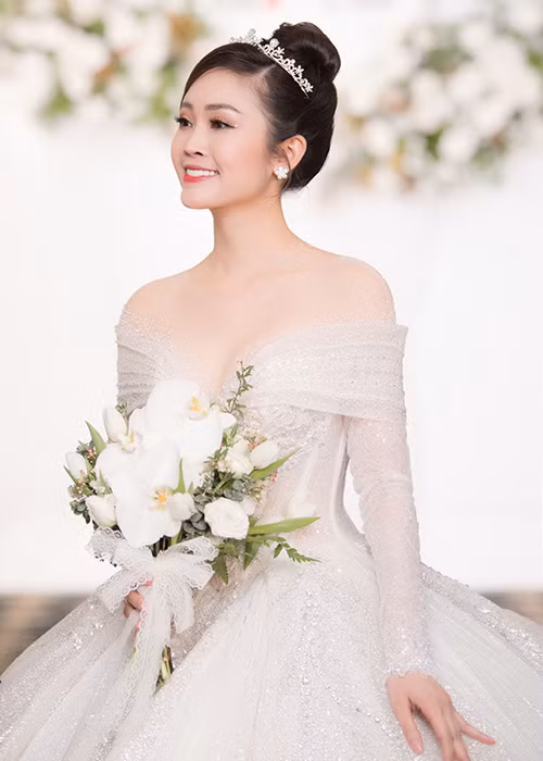 Trong khi Đức Hiếu là nam diễn viên trẻ, có diễn xuất đa dạng, Thùy Linh là nữ MC gây ấn tượng với khán giả nhờ lối dẫn truyền cảm.