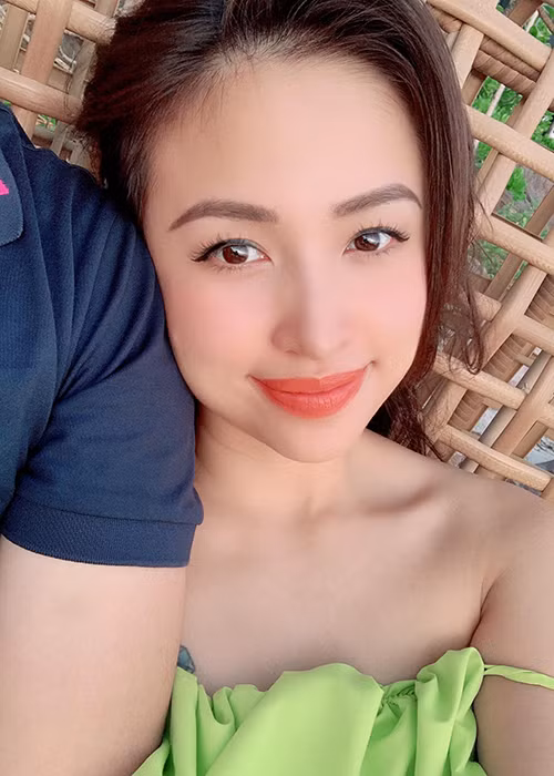 Vân Hugo khoe không ít khoảnh khắc lãng mạn bên người yêu.