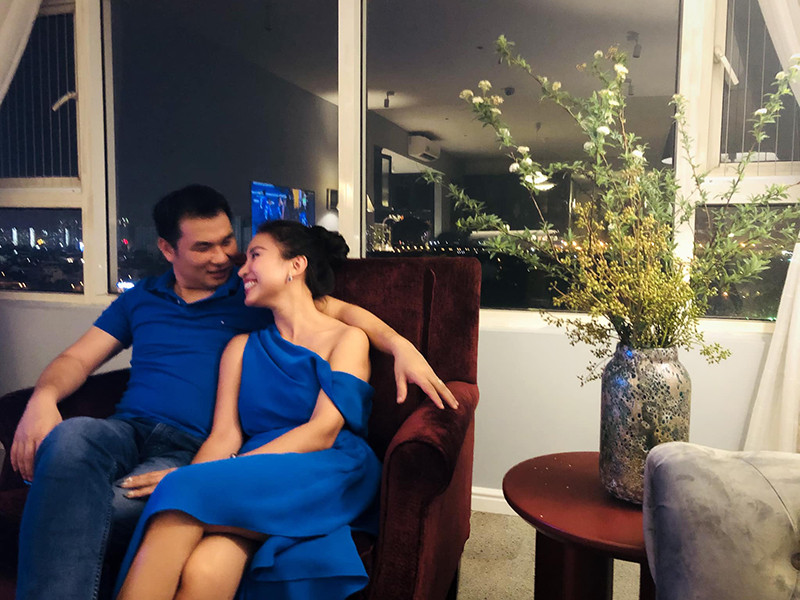 Chồng sắp cưới của Vân Hugo lộ mặt tuy nhiên danh tính của anh vẫn là một ẩn số.