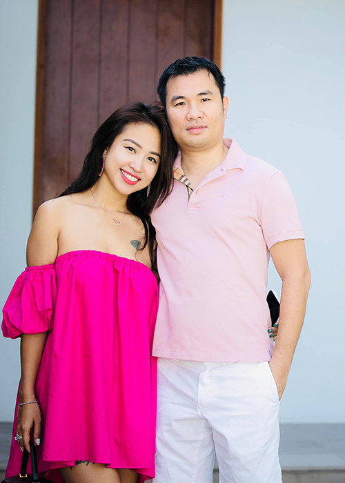 Gần đây, MC Vân Hugo liên tục đăng tải hình ảnh bên chồng sắp cưới. Mới nhất, bà mẹ một con khoe khoảnh khắc khá tình tứ bên hôn phu.