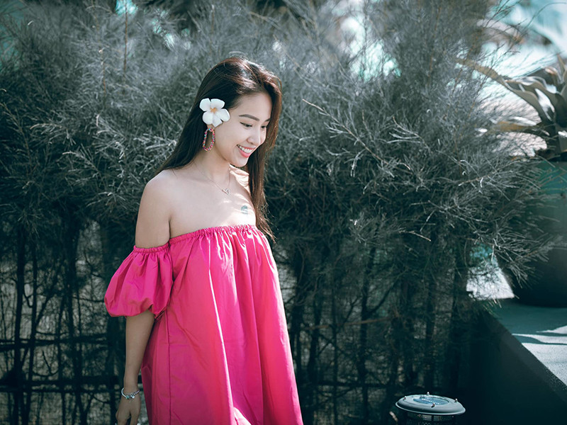 Bà mẹ một con không giấu được niềm hạnh phúc trong tình yêu.