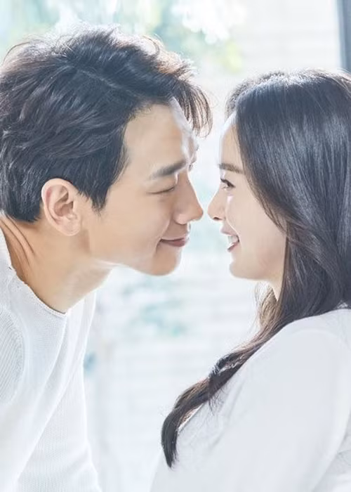 Đầu năm 2013, Bi Rain và Kim Tae Hee bị lộ chuyện hẹn hò.