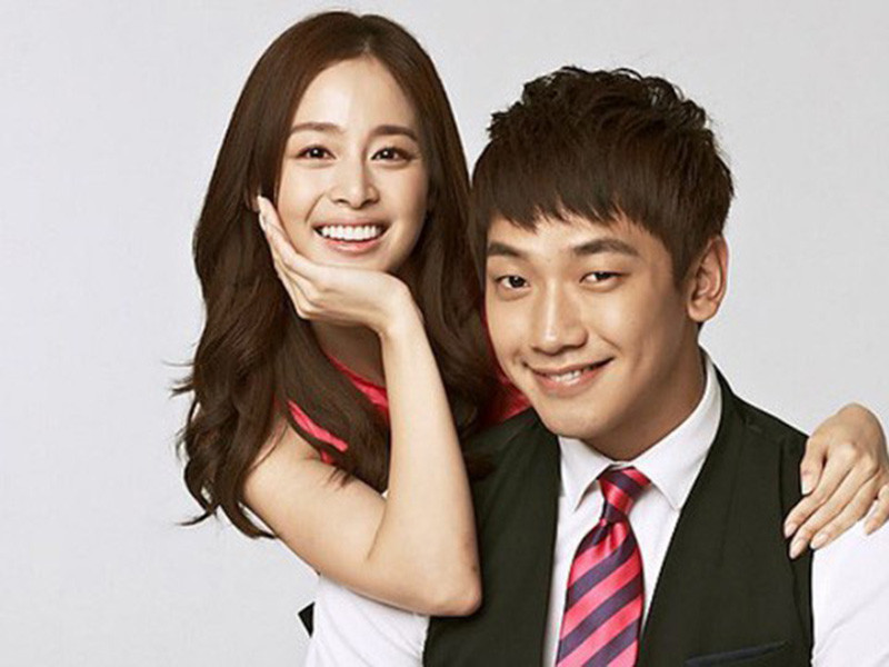 Bi Rain yêu đơn phương Kim Tae Hee trong suốt 1 năm. "Tôi là người theo đuổi cô ấy trước. Phải mất nhiều thời gian lắm, đến 1 năm liền”, nam ca sĩ chia sẻ.