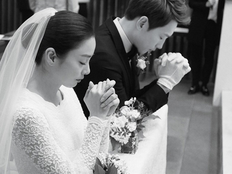 Đám cưới của Bi Rain và Kim Tae Hee tuy giản dị nhưng hạnh phúc của cả hai lại vô cùng viên mãn.