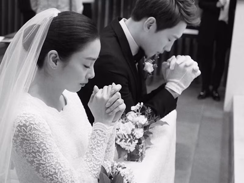 Đám cưới của Bi Rain và Kim Tae Hee tuy giản dị nhưng hạnh phúc của cả hai lại vô cùng viên mãn.