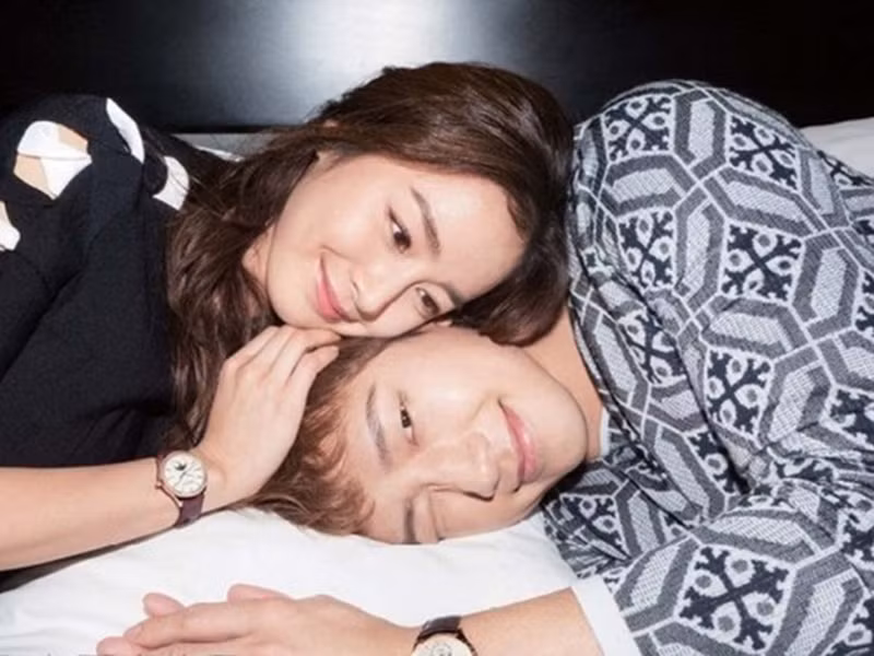 Năm 2017, 2 ngôi sao xứ Hàn chào đón con gái đầu lòng. Đến tháng 9/2019, Kim Tae Hee sinh con gái thứ hai.