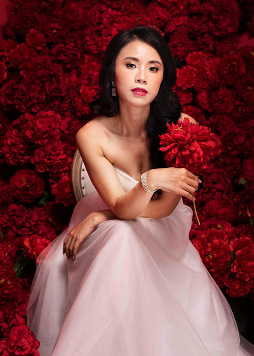 Đình Tú cũng từng đóng cặp với đàn chị Khuất Quỳnh Hoa. Dự án chung của cả hai là bộ phim "Nàng dâu order".