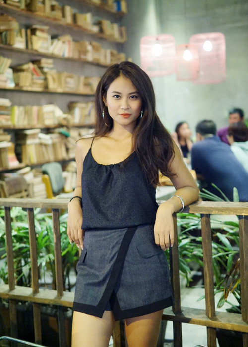 Vân Anh cũng là bạn gái màn ảnh của Đình Tú. Bộ phim cả hai hợp tác là "Máy bay ký sự".