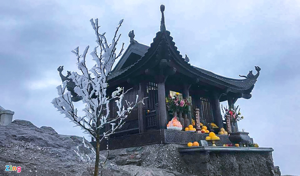 Cơ quan Khí tượng cảnh báo, ngày 9/1, miền Bắc bước vào cao điểm rét đậm, rét hại. Hiện tượng băng giá tiếp tục xuất hiện tại các vùng núi cao trên 2.000 m trong đó có núi Yên Tử (TP Uông Bí) và Cao Ba Lanh (Bình Liêu) của Quảng Ninh. Băng giá dày hơn khi nhiệt độ tiếp tục xuống thấp.