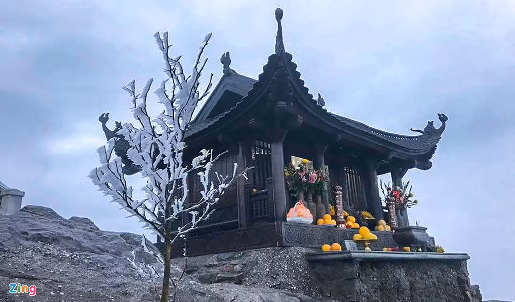 Cơ quan Khí tượng cảnh báo, ngày 9/1, miền Bắc bước vào cao điểm rét đậm, rét hại. Hiện tượng băng giá tiếp tục xuất hiện tại các vùng núi cao trên 2.000 m trong đó có núi Yên Tử (TP Uông Bí) và Cao Ba Lanh (Bình Liêu) của Quảng Ninh. Băng giá dày hơn khi nhiệt độ tiếp tục xuống thấp.