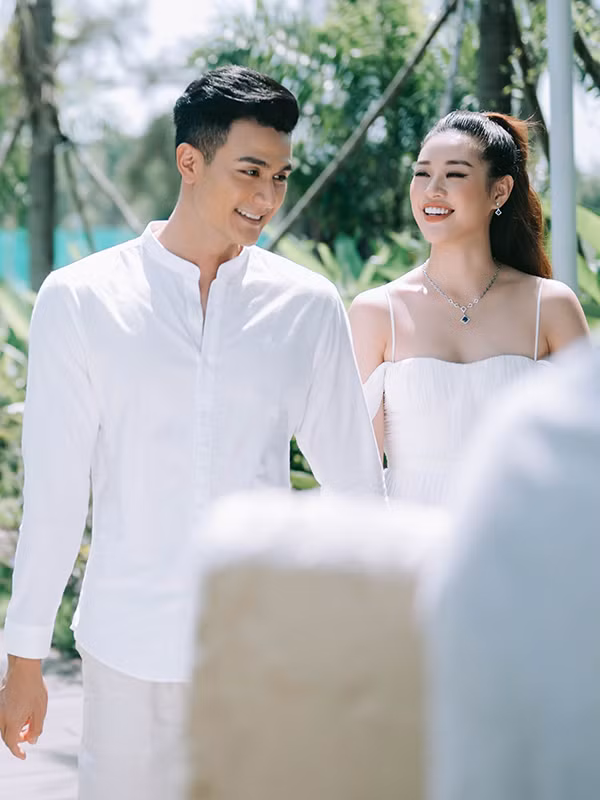 Mới đây, nam siêu mẫu điển trai và nàng hoa hậu đóng đôi tình nhân trong một video quảng cáo.