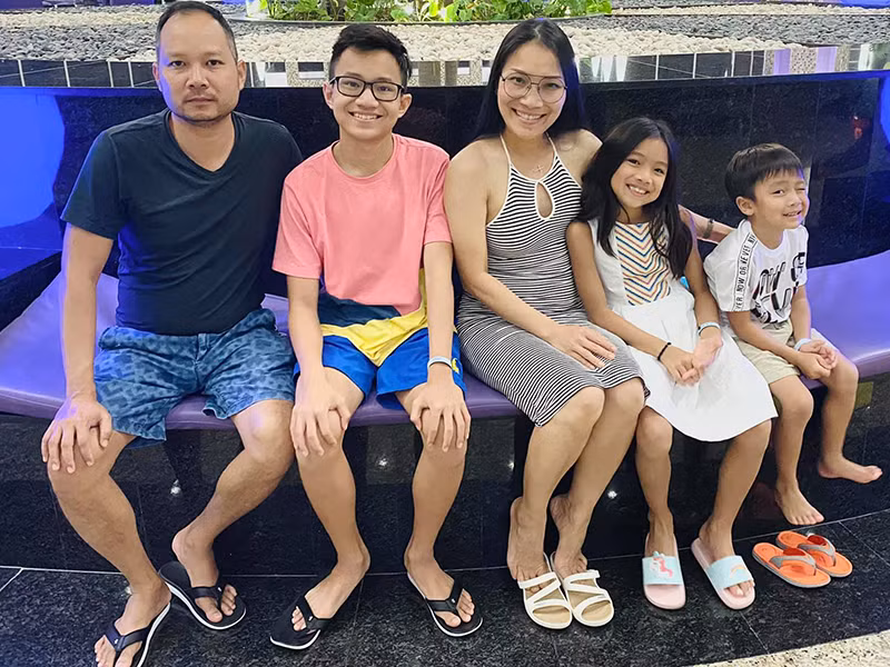 Bố mẹ của ông bầu hải ngoại hiện tại phải sống riêng để phòng tránh COVID-19.