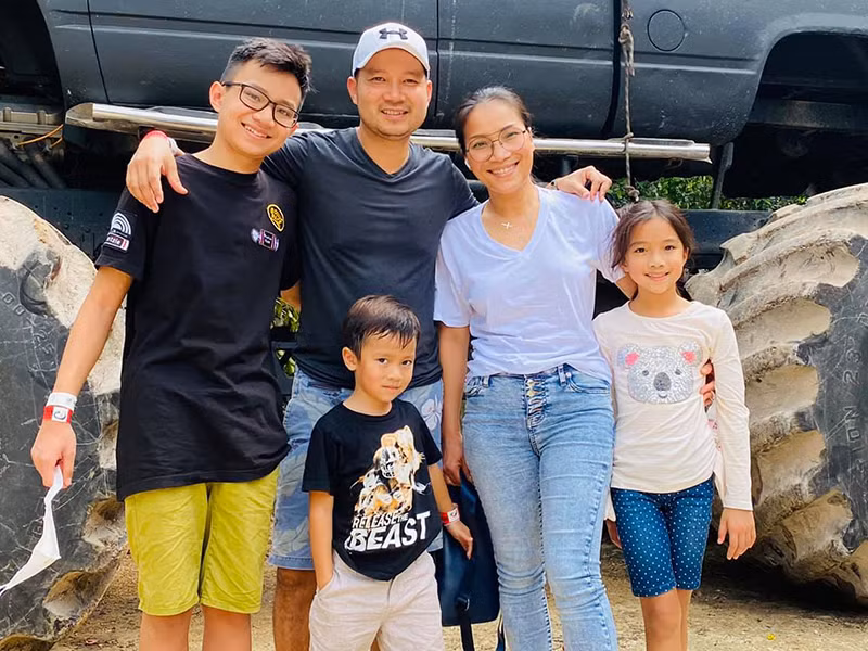 Anh động viên bà xã giữ tinh thần lạc quan và sức khỏe để luôn là chỗ dựa vững chắc cho gia đình.