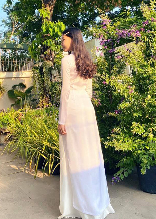 Ngoài gương mặt xinh đẹp, Lọ Lem còn sở hữu chiều cao gần 1m7.