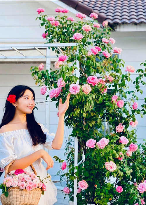 Lọ Lem được bố mẹ ủng hộ đam mê hội họa.