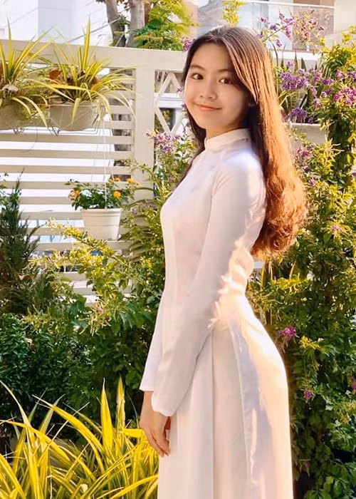 Trong thư, em bày tỏ lòng biết ơn với cha mẹ. Lọ Lem cũng tự hứa sẽ luôn nỗ lực học tập cho tương lai để thành công, bù đắp cho thanh xuân vất vả của cha mẹ.