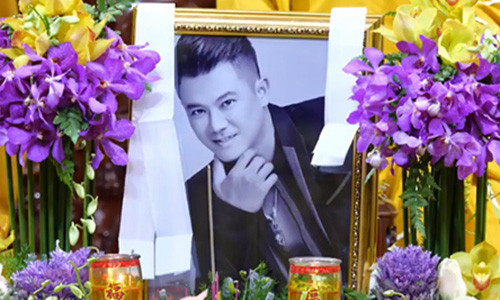 Buc xuc tro mao danh lua tien trong dam tang Van Quang Long