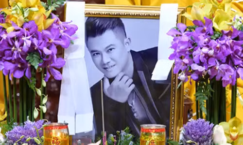 Buc xuc tro mao danh lua tien trong dam tang Van Quang Long