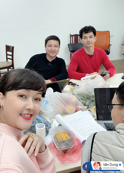 Fanpage Vân Dung đều đặn cập nhật hình ảnh hậu trường tập luyện Táo quân.