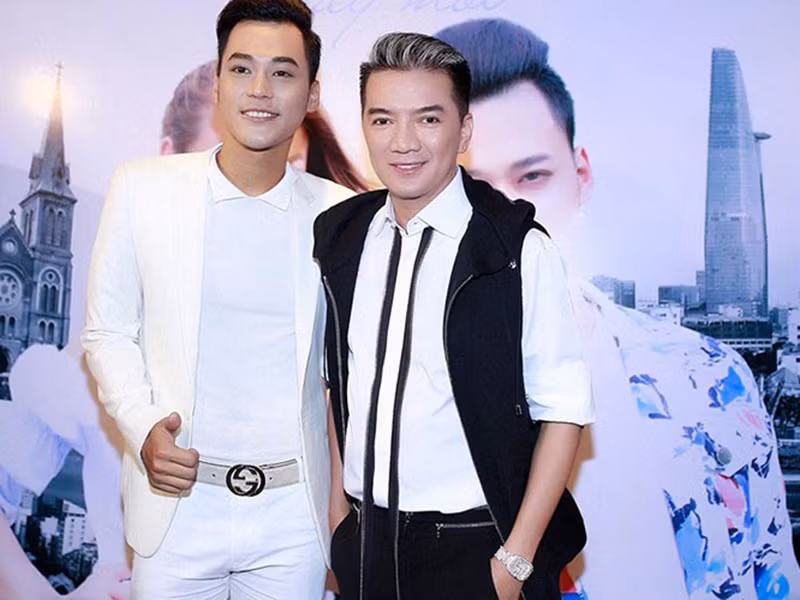 Ngay sau chia sẻ của Dương Triệu Vũ, Đàm Vĩnh Hưng cũng tung loạt tin nhắn giữa anh và Phan Ngọc Luân, cho thấy học trò đang dựng chuyện tình cảm để PR bẩn cho MV mới.