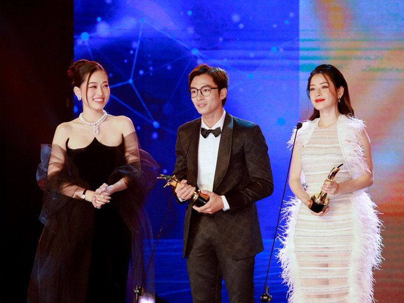 Lãnh Thanh giành giải Nam diễn viên được yêu thích nhất phim điện ảnh. Anh và hot girl Chi Pu vốn cùng tham gia phim "Chị chị em em". Ảnh: PLO