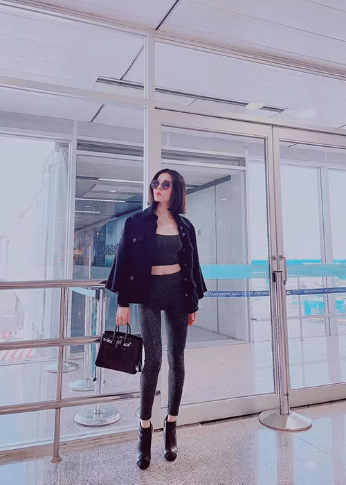 Lệ Quyên liên tục khoe ảnh qua camera thường.