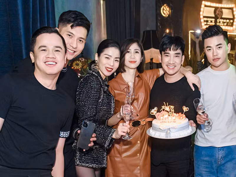 Lệ Quyên và Lâm Bảo Châu liên tục sánh đôi trong thời gian qua.