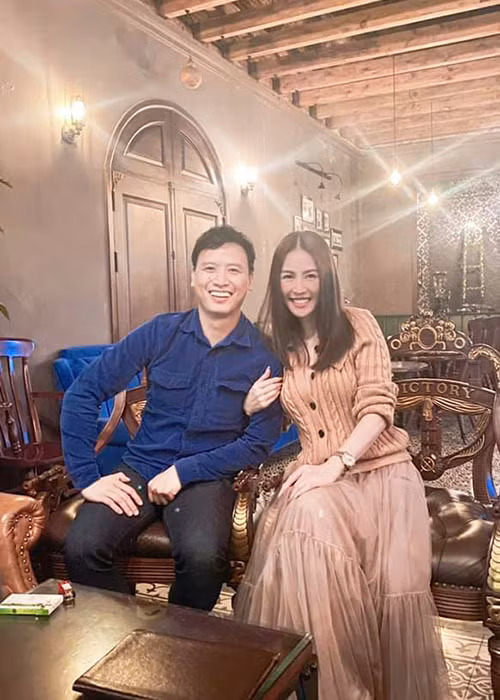 Quế Vân đang mang thai với bạn trai kém tuổi.