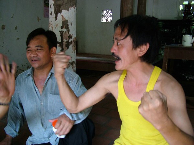 Giang Còi chia sẻ về sự ăn ý với Quang Tèo: “Khi đọc kịch bản, ngồi khớp lời thì hai đứa đã nghĩ ra đủ các trò rồi. Khi quay chỉ cần lấy đúp 1”. Ảnh: Tiền Phong