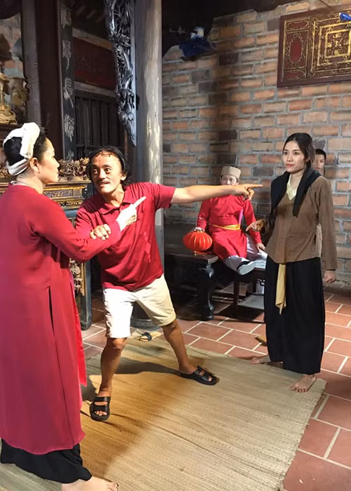 Giang Còi gần đây vẫn hoạt động nghệ thuật. Ngoài đóng phim, anh còn làm đạo diễn.