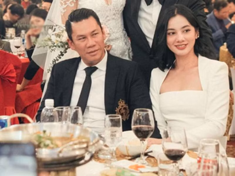 Chồng cũ của Lệ Quyên lại bị đồn yêu người đẹp kém anh 27 tuổi Cẩm Đan.