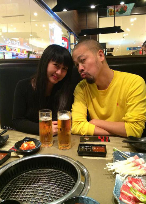 Đến nay, sau 24 năm chung sống, vợ chồng NTK Đức Hùng vẫn giữ được lửa hôn nhân.