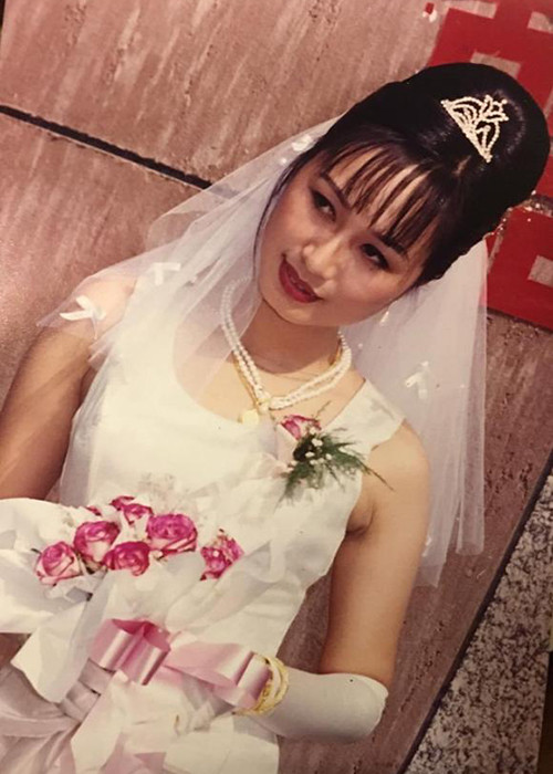 Đám cưới của NTK Đức Hùng diễn ra vào năm 1997. Cô dâu là người phụ nữ Hà thành. Ảnh: Ngôi sao