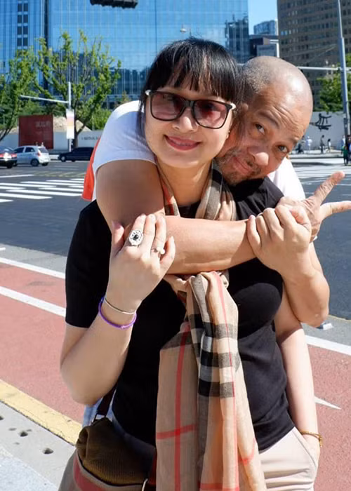 Anh cũng tâm sự, hồi mới lấy nhau, trong vòng 5 năm đầu, vợ chồng có những lúc cơm không lành canh không ngọt. Thế nhưng, cuối cùng mọi chuyện cũng qua đi.