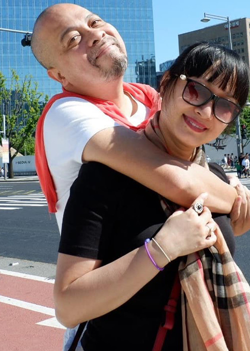 Nhà thiết kế gắn bó với Táo quân khẳng định rằng, anh không tô hồng cho hạnh phúc của mình, không giấu bạn bè người thân những chuyện xích mích của hai vợ chồng.