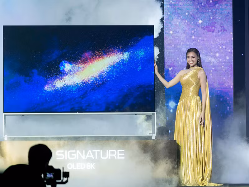 Lan Ngọc còn đắt show quảng cáo.