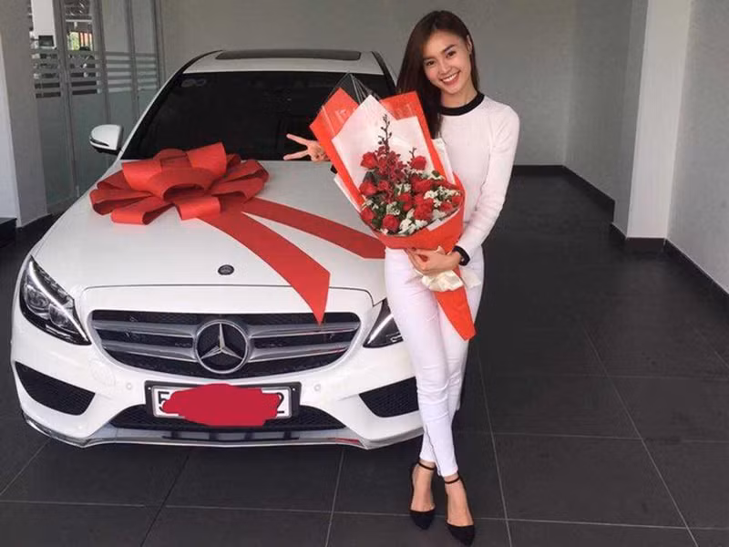 "Ở độ tuổi này tôi cảm thấy mình may mắn so với nhiều bạn trẻ cùng tuổi vì mình có những bước chạy nhanh hơn trong sự nghiệp, cuộc sống", ngọc nữ chia sẻ trên Petrotimes.