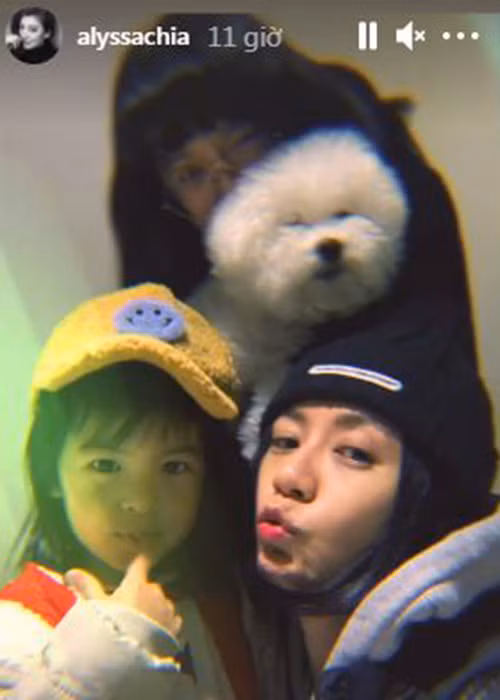 Giả Tịnh Văn khoe ảnh đón năm mới bên chồng con. Cô mong mọi người có một năm mới bình an hơn.