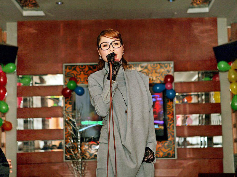 Sau một thời gian làm người mẫu không có dấu ấn, Quế Vân quyết định lấn sân sang con đường ca hát.